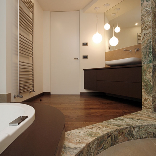 Rivestimento bagno in marmo bravi marmi Bagni rivestiti in marmo